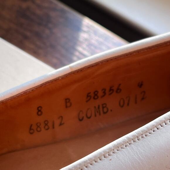 Allen Edmonds Women's Classic Black and White Flats - Picture 10 of 10